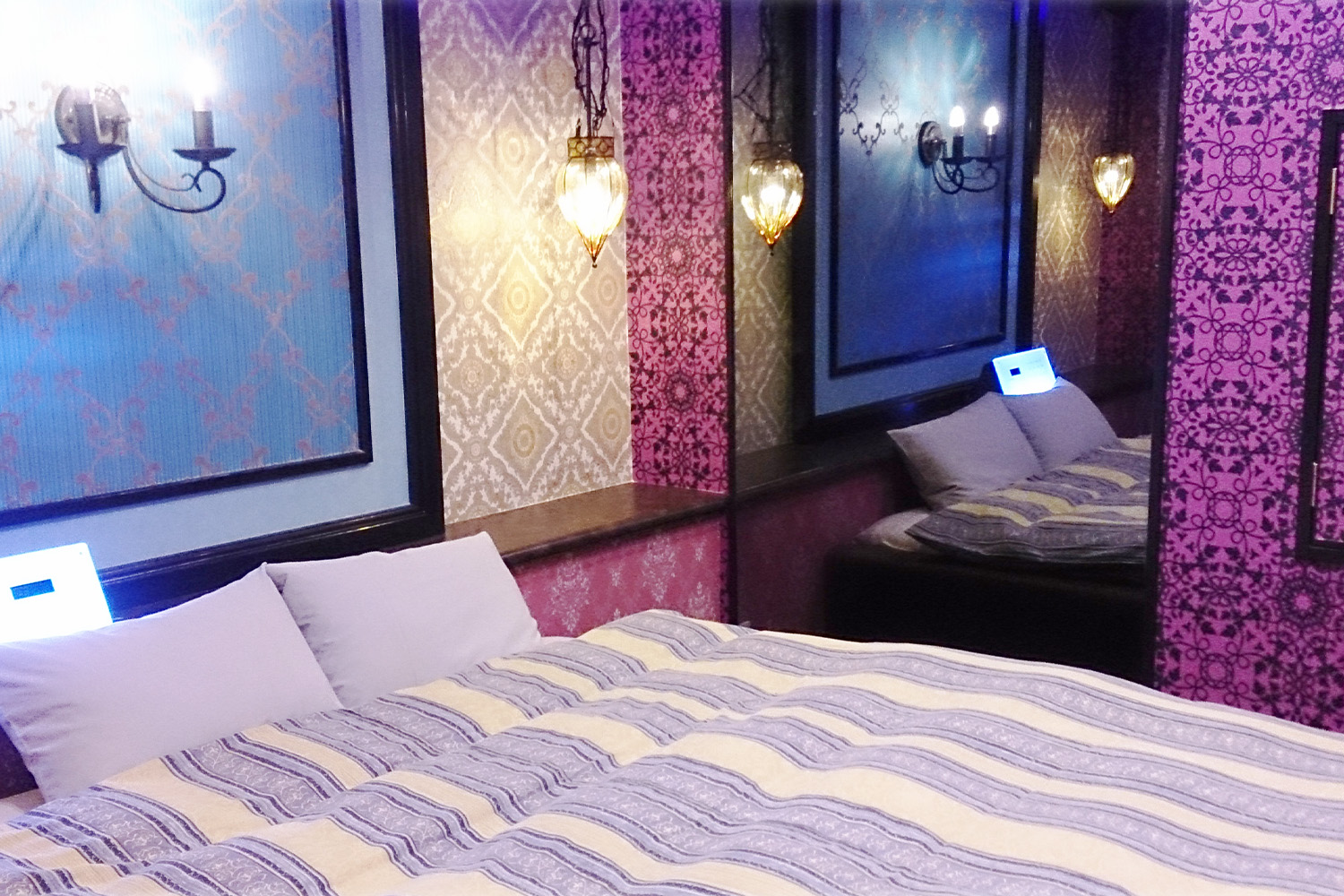 個性あふれる 色とりどりの客室